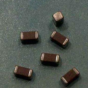 高壓貼片電容的介質(zhì)會(huì)影響電容的性能嗎？